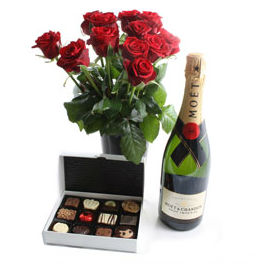 red-roses-champagne-chocolates_0